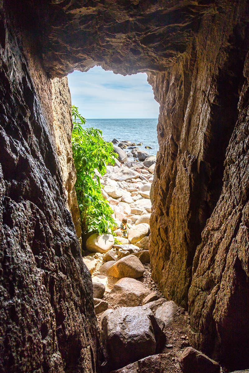 Jons Kapel cave and view of the sea outside