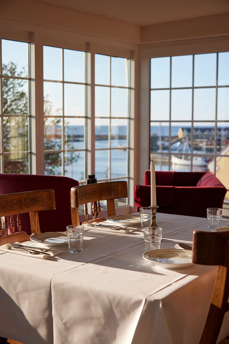 Kysten Restaurant Bornholm tables with a view to the sea through the large windows